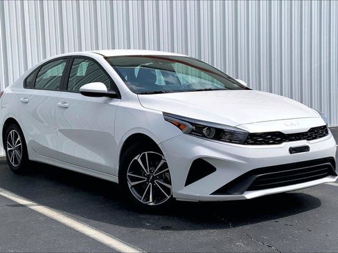 Used 2024 Kia Forte LXS FWD image 2
