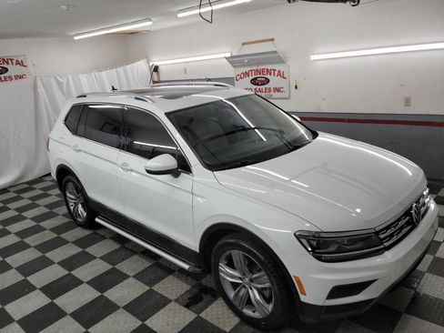 Used 2019 Volkswagen Tiguan SEL Premium w/ 3rd Row Seat Package image 8