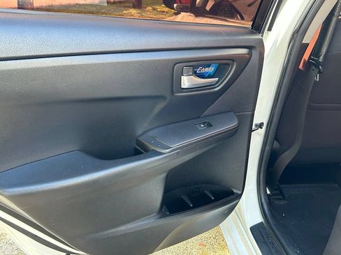 Used 2016 Toyota Camry LE FWD image 37