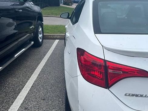 Used 2018 Toyota Corolla SE FWD image 25