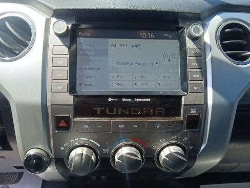 Used 2020 Toyota Tundra SR5 w/ SR5 Leather Package AWD/4WD image 21