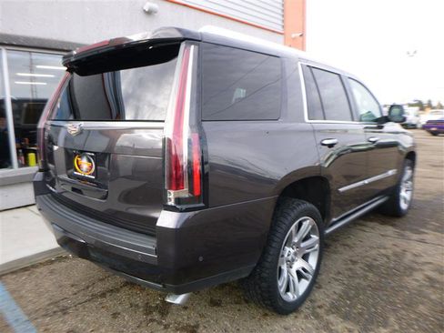 Used 2017 Cadillac Escalade Premium Luxury image 3