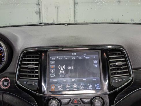 Used 2020 Jeep Grand Cherokee Limited image 19