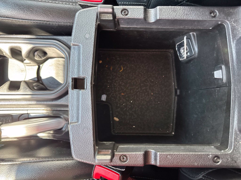 Used 2019 Jeep Wrangler Unlimited Sahara AWD/4WD image 27