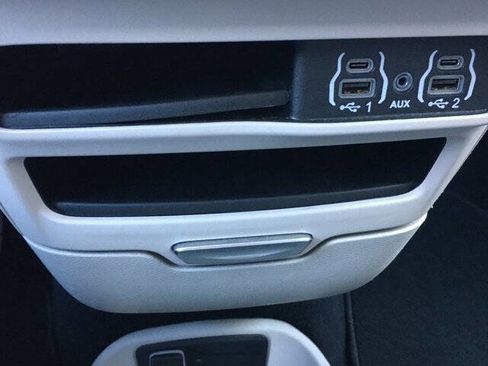Used 2024 Chrysler Pacifica Touring-L FWD image 24