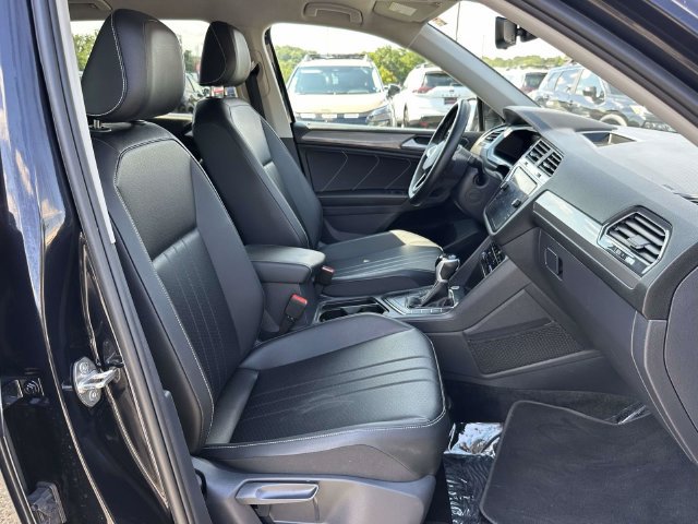 Used 2023 Volkswagen Tiguan SE FWD image 11