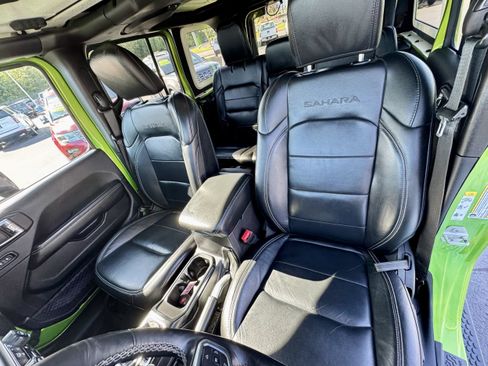 Used 2018 Jeep Wrangler Unlimited Sahara w/ Uconnect 4C Nav & Sound Group AWD/4WD image 12