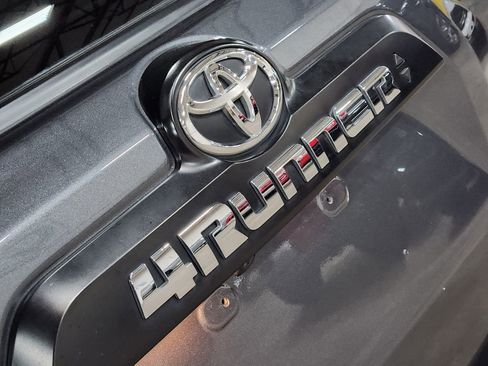 Used 2022 Toyota 4Runner TRD Off-Road Premium AWD/4WD image 25