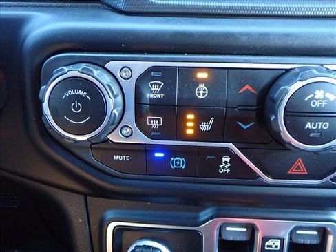 Used 2023 Jeep Wrangler Unlimited w/ Sun & Screen Package image 18