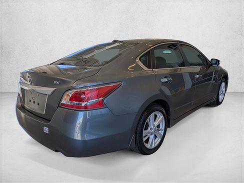 Used 2015 Nissan Altima 2.5 SV w/ Convenience Package image 5