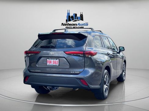 Used 2021 Toyota Highlander XLE AWD/4WD image 4