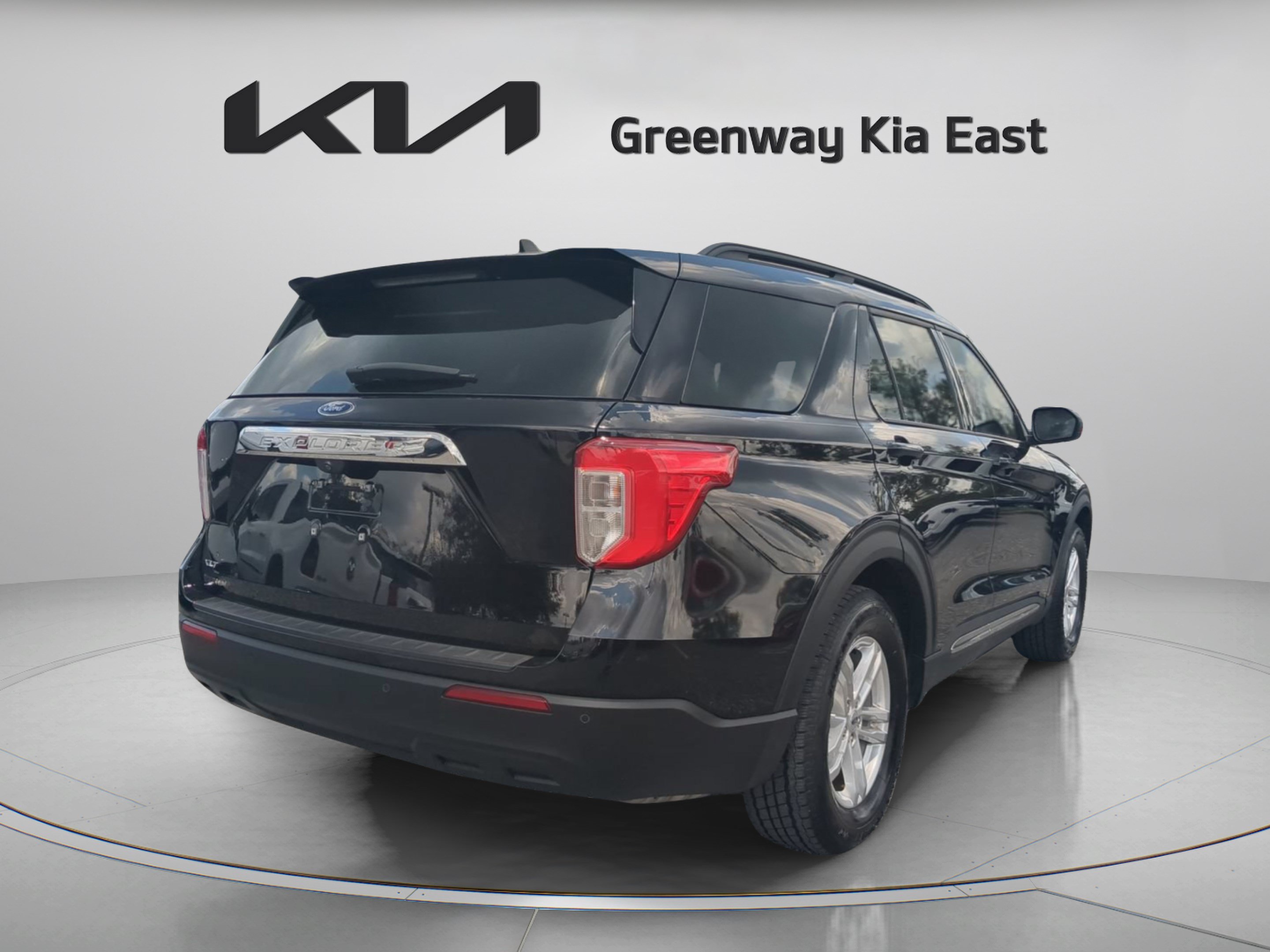 Used 2023 Ford Explorer XLT RWD image 6