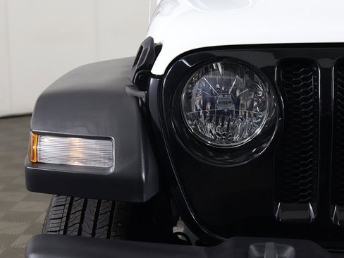 Used 2022 Jeep Wrangler Unlimited Willys image 10