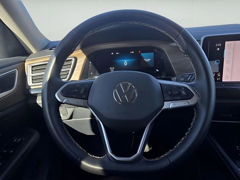 Used 2025 Volkswagen Atlas SE image 27