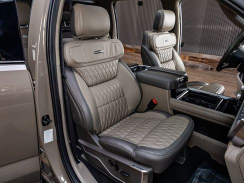 Used 2026 Ford F350 Platinum w/ Platinum Plus Package image 31