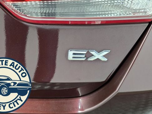 Used 2018 Kia Optima EX w/ Premium Package image 32