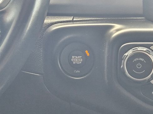 Used 2020 Jeep Wrangler Unlimited Sahara AWD/4WD image 15