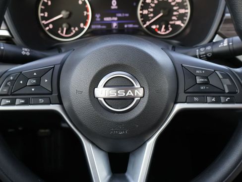 Used 2025 Nissan Altima 2.5 SV FWD image 29