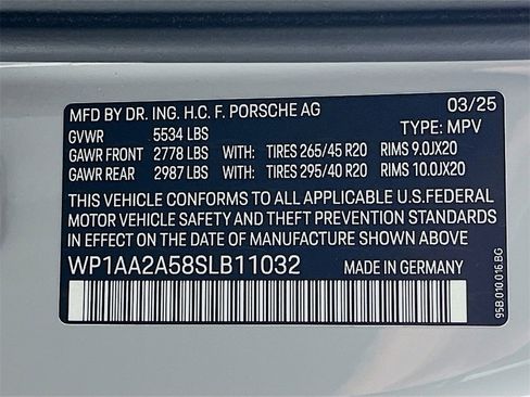 Certified 2025 Porsche Macan image 29