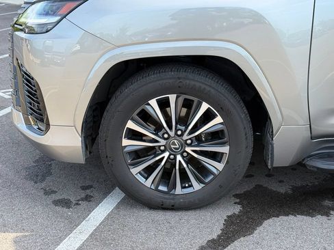 Used 2022 Lexus LX 600 4WD w/ Appearance Package image 11