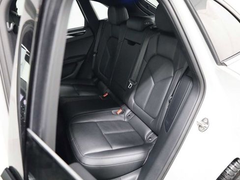 Certified 2025 Porsche Macan image 36