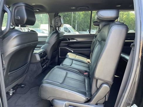 Certified 2024 Jeep Wagoneer L Series II AWD/4WD image 22