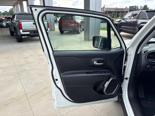 Used 2023 Jeep Renegade Latitude AWD/4WD image 20