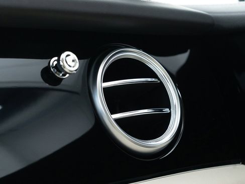 Used 2020 Bentley Bentayga V8 image 42