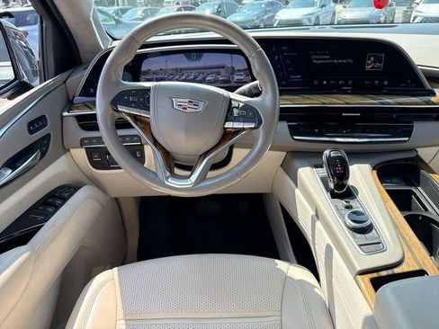 Used 2022 Cadillac Escalade ESV Premium Luxury Platinum AWD/4WD image 14