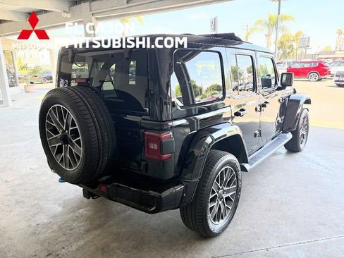 Used 2023 Jeep Wrangler Unlimited Sahara AWD/4WD image 3