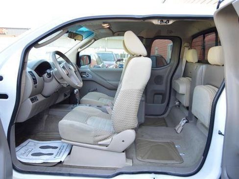 Used 2010 Nissan Frontier SE AWD/4WD image 13