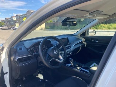 Used 2025 Nissan Altima 2.5 SV image 7