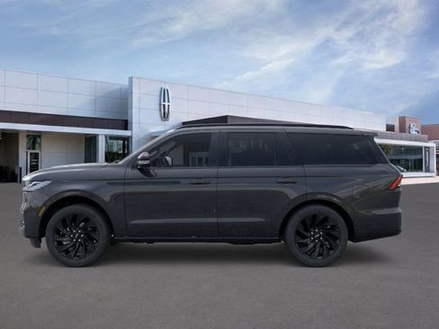 New 2025 Lincoln Navigator Reserve w/ Jet Appearance Package AWD/4WD image 3