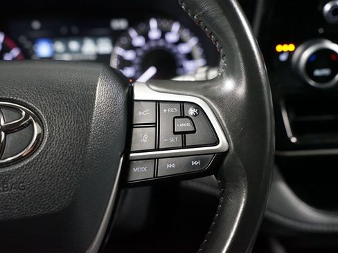 Certified 2024 Toyota Highlander XLE image 13