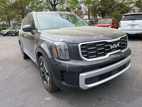 Used 2025 Kia Telluride S image 3