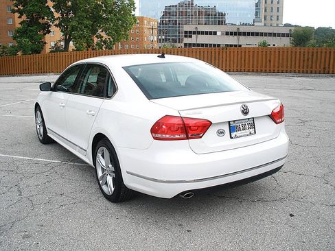 Used 2014 Volkswagen Passat TDI SEL Premium FWD image 10