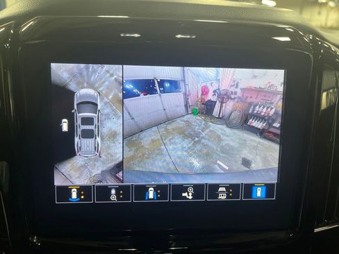 Used 2023 Chevrolet Traverse RS image 22