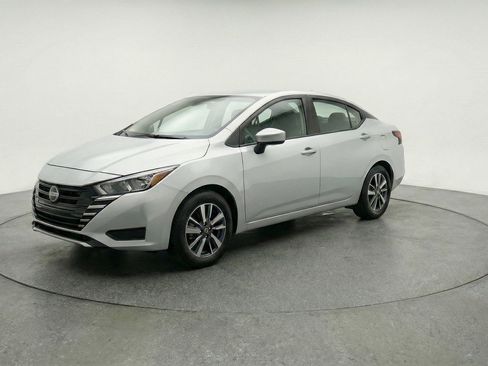 Used 2025 Nissan Versa SV image 3