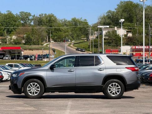 Used 2021 Chevrolet Traverse LS AWD/4WD image 5