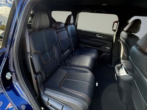 New 2026 Nissan Armada SL image 10