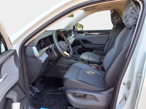 New 2026 Volkswagen Tiguan SE image 10