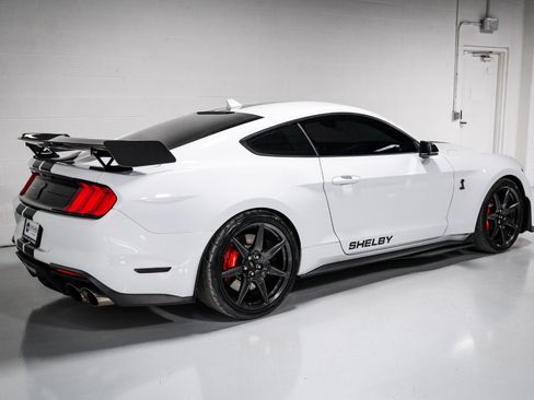 Used 2022 Ford Mustang Shelby GT500 w/ Carbon Fiber Track Pack RWD image 3