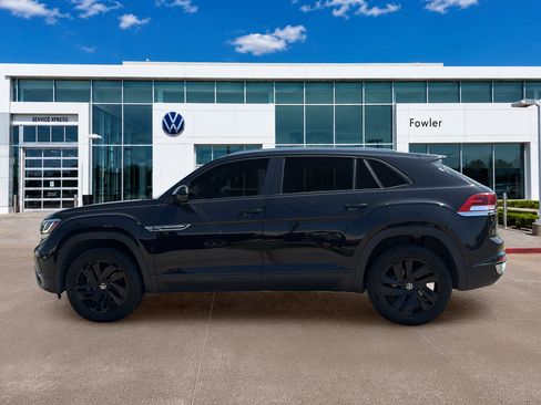 Used 2023 Volkswagen Atlas Cross Sport SE w/ Panoramic Sunroof Package FWD image 8