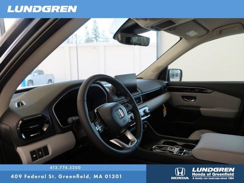 Used 2025 Honda Pilot EX-L image 10