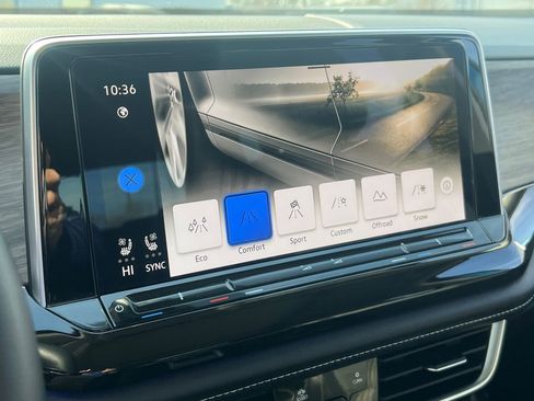 Certified 2025 Volkswagen Atlas SEL image 26