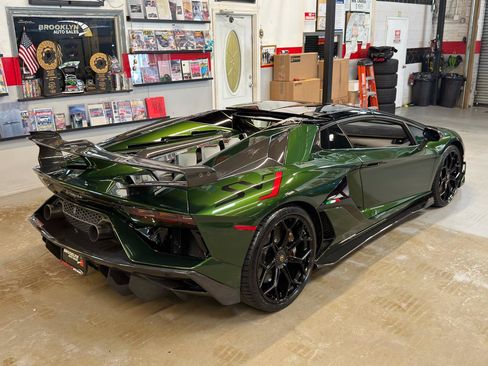 Used 2021 Lamborghini Aventador SVJ AWD/4WD image 7
