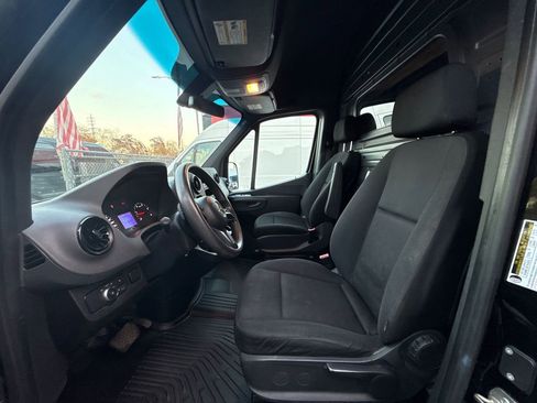 Used 2020 Mercedes-Benz Sprinter 2500 w/ Driver Convenience Package image 13