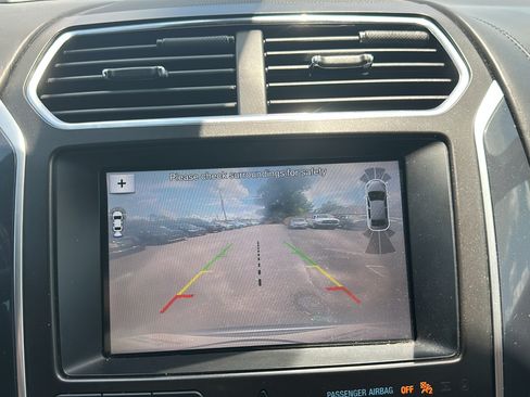 Used 2018 Ford Explorer Platinum AWD/4WD image 23