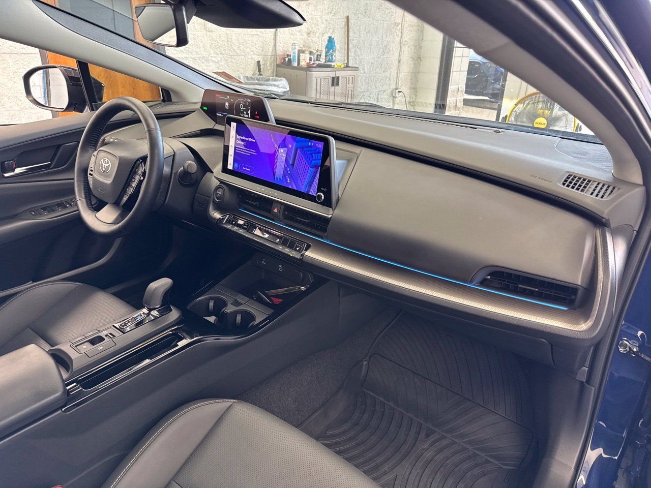 Used 2025 Toyota Prius XLE FWD image 50