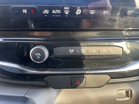 Used 2023 Ford Transit 350 XLT image 31